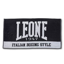 Czarny ręcznik kąpielowy Leone1947 – komfort i styl po treningu